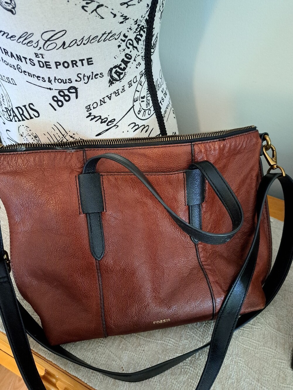 Fossil Skylar Satchel Chestnut Brown Leather Tote with Black Straps